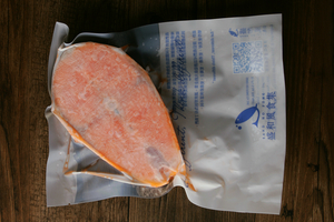 产地:   纽西兰   特色:   ■ 国王鲑所含油脂是一般鲑鱼3倍,肉质